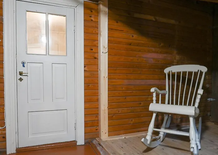 Viihtyisä Yläkerran Huoneisto *